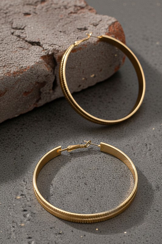 TEXTURED FLAT METAL HOOP EARRINGS