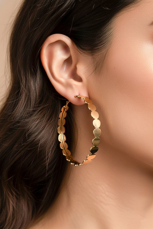 BRUSHED SURFACE HEART HOOP EARRINGS