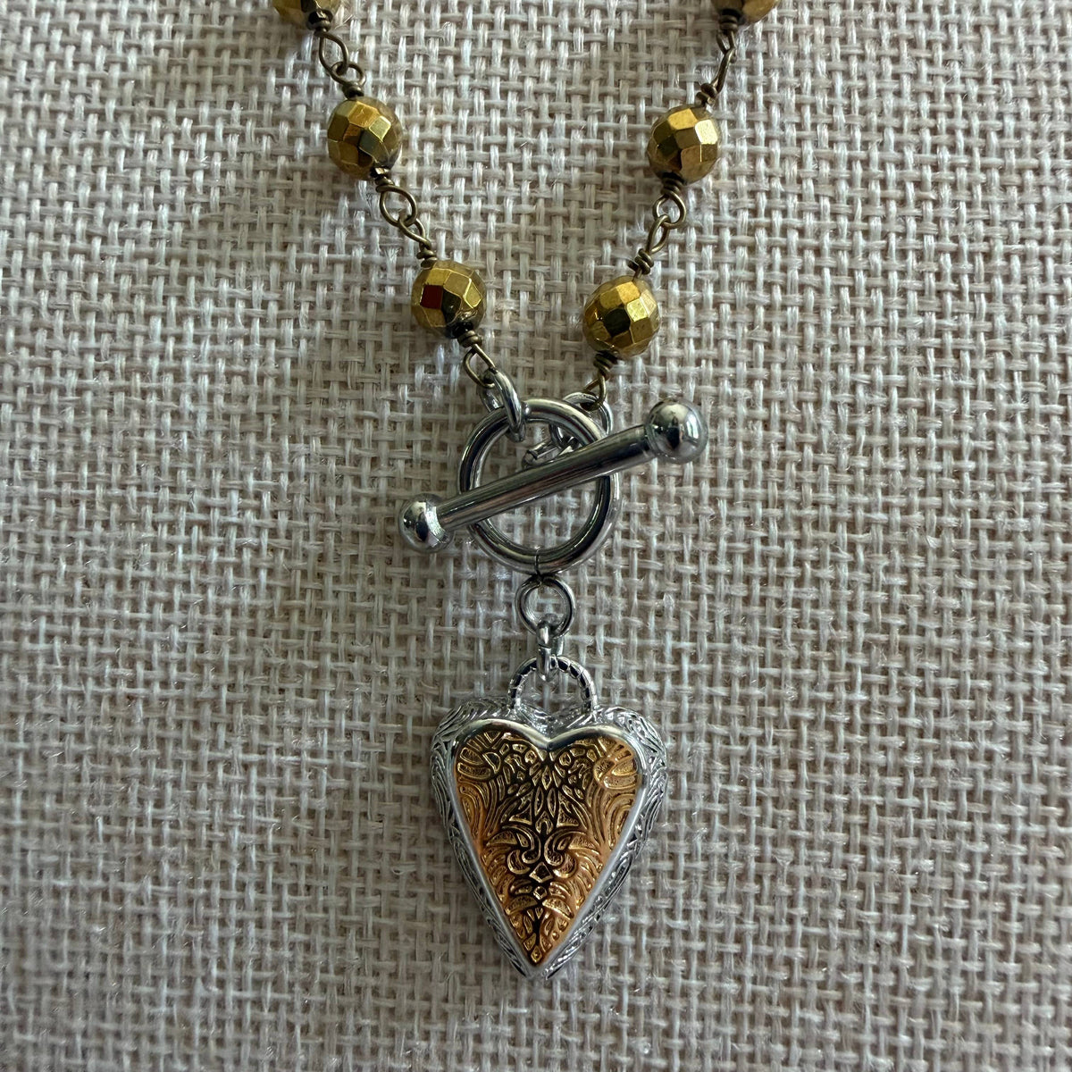 ETCHED HEART TOGGLE NECKLACE
