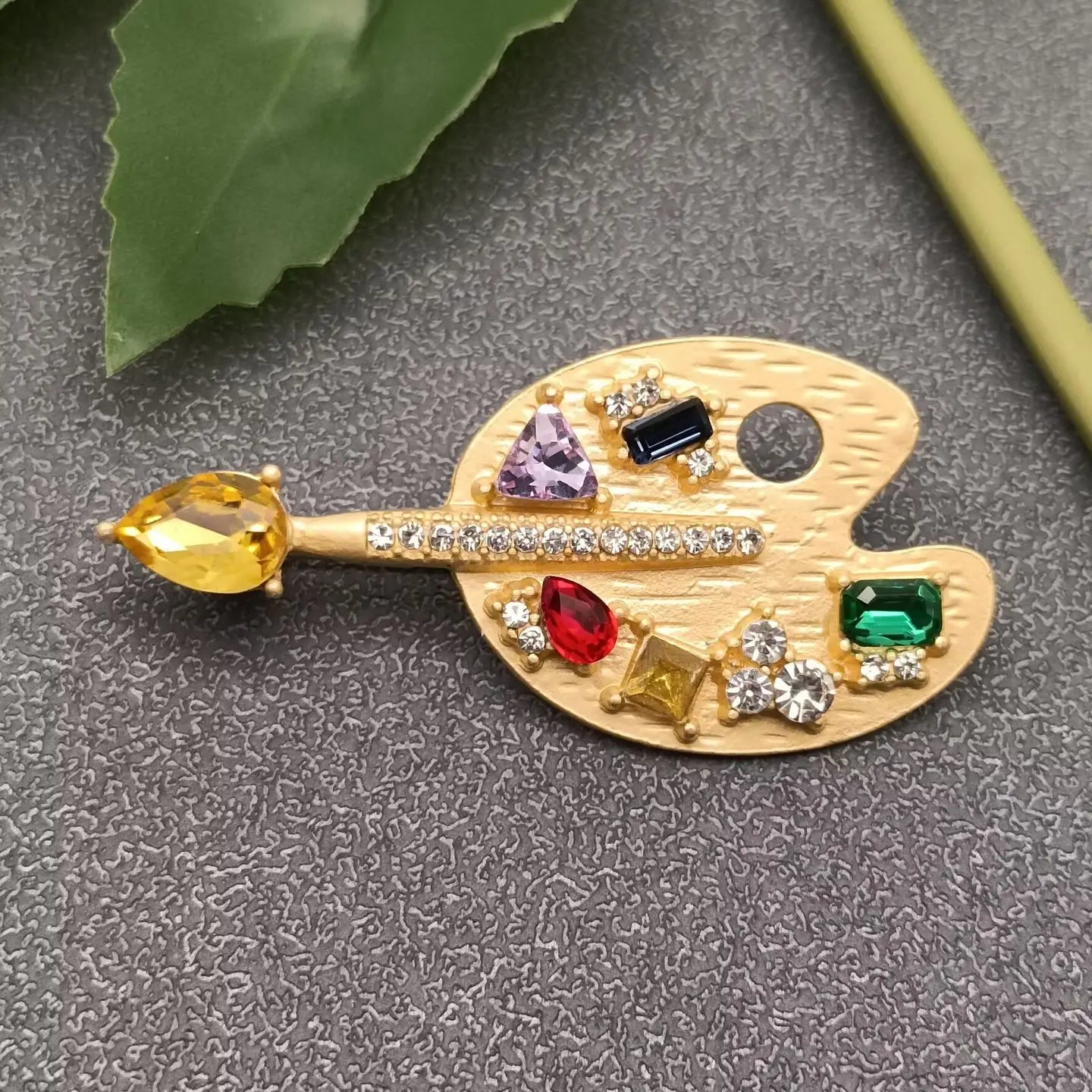 PAINT BRUSH AND PALETTE BROOCH
