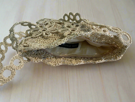 FLOWER CROSSBODY STRAW BAG