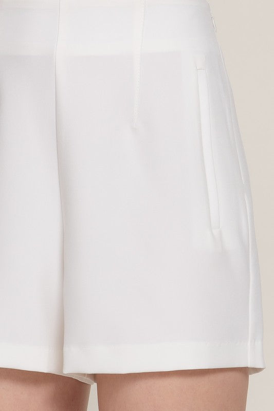 PLACKET SHORTAS WITH POCKETS