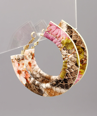 FLOWERS ON THE WALL HOOP EARRINGS