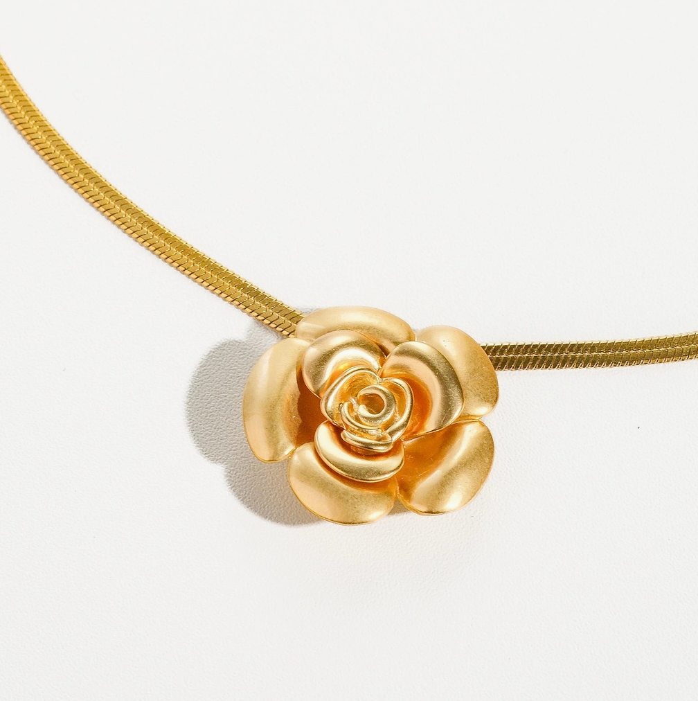 BLOOMING FLOWER NECKLACE
