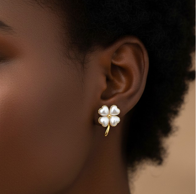 CLOVER HEART PEARLED EARRINGS
