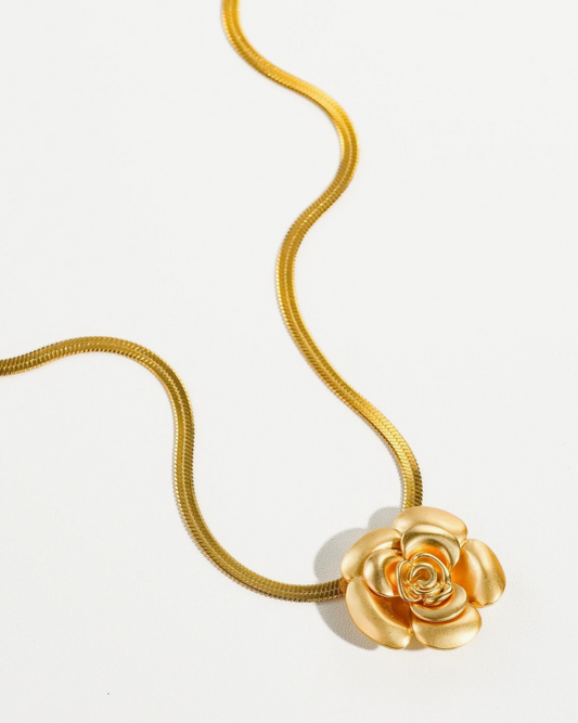 BLOOMING FLOWER NECKLACE