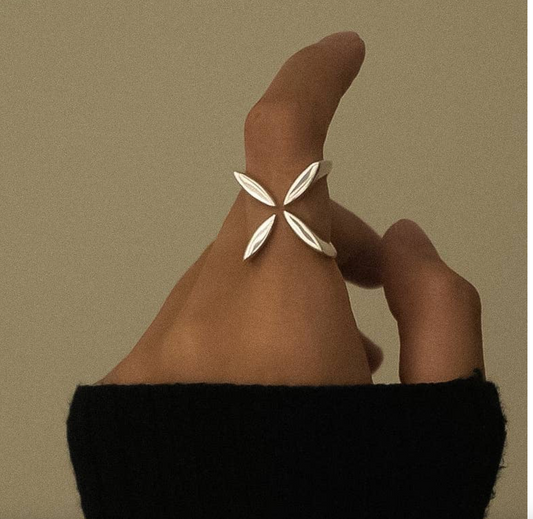 18K GOLD CRISS CROSS RING