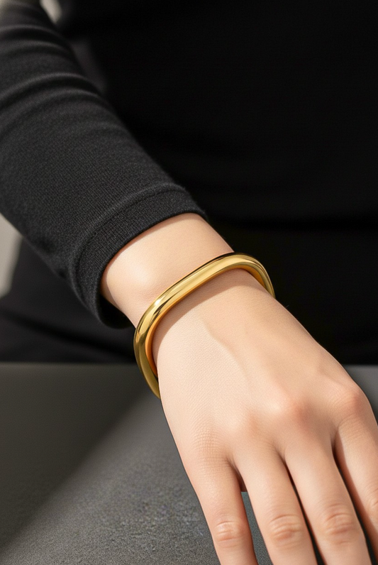 SMOOTH TUBE GOLD BANGLE BRACELET