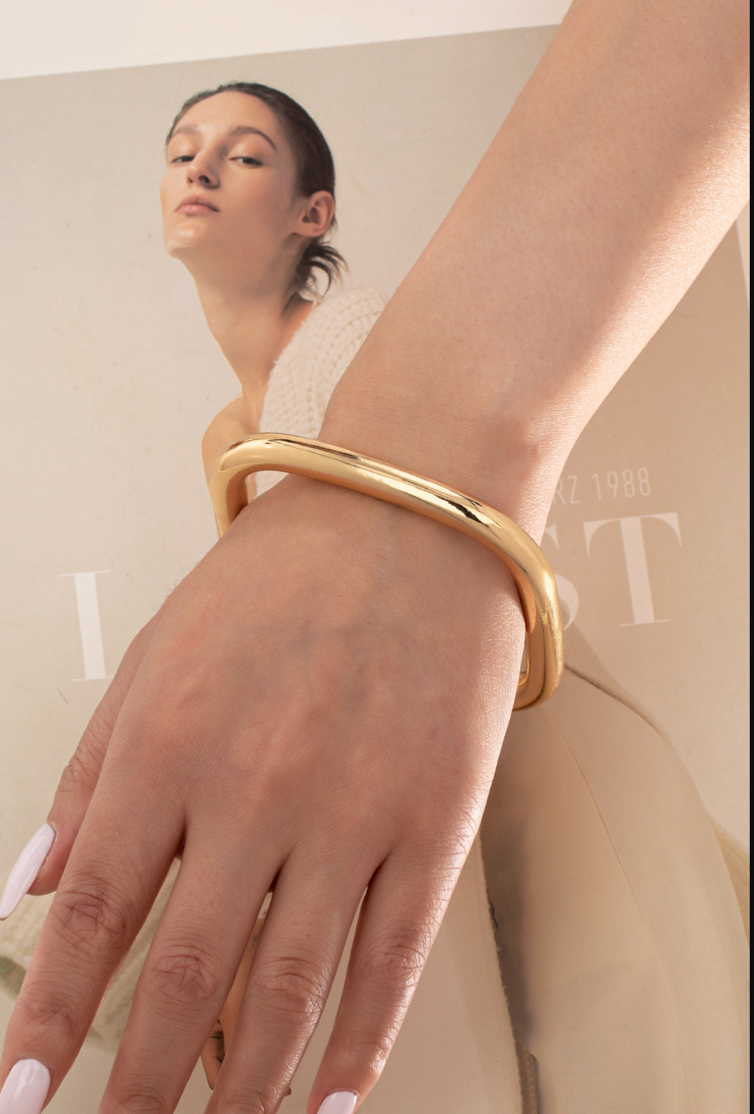 SMOOTH TUBE GOLD BANGLE BRACELET