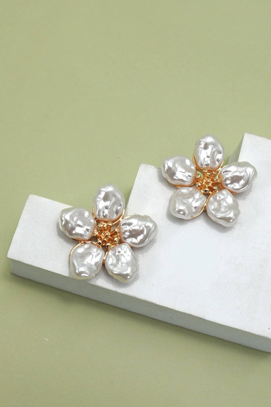 VINTAGE BOLD PEARL FLOWER STUD EARRINGS