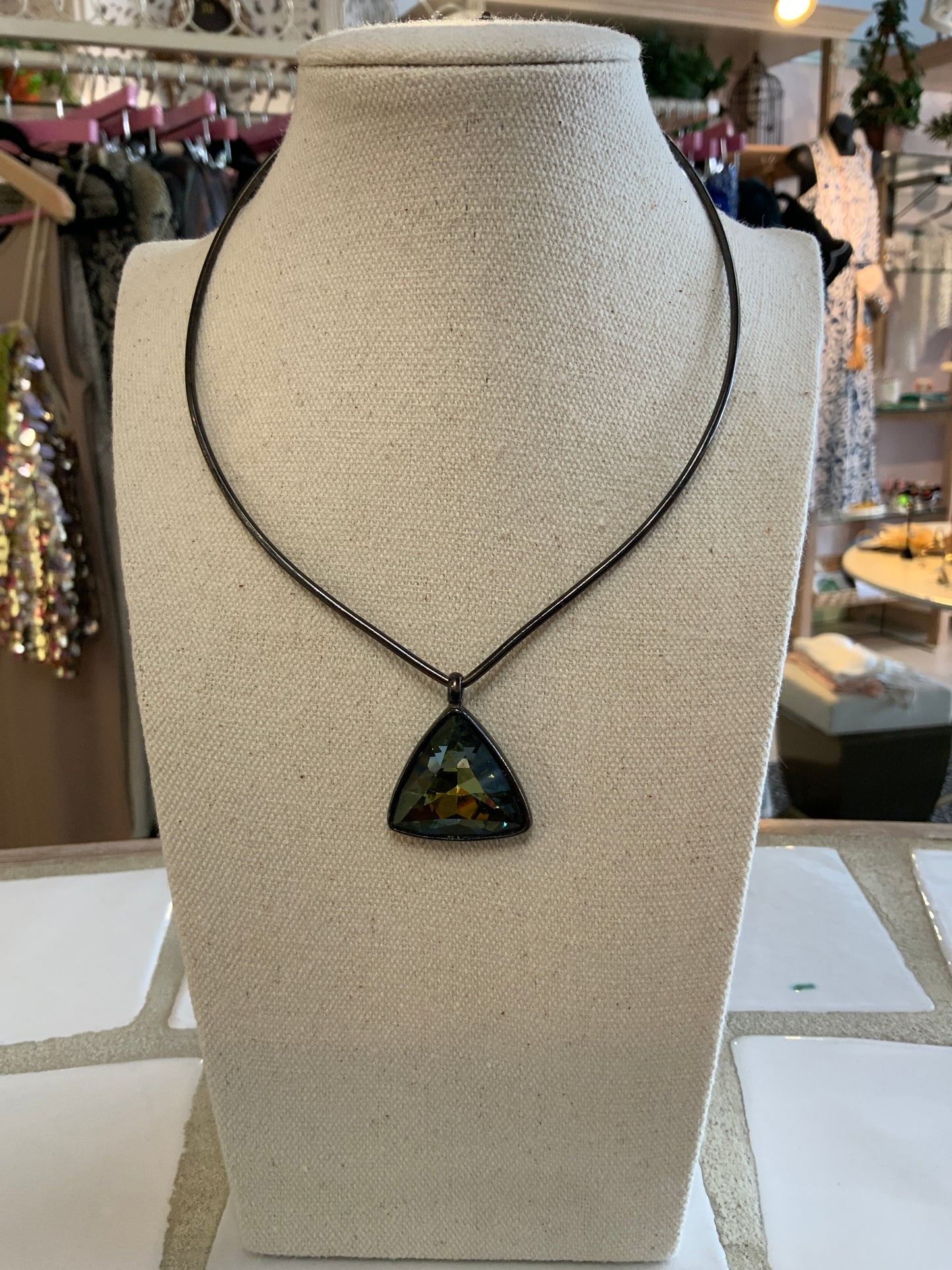 TRIANGLE GREEN SAPPHIRE CHOKER