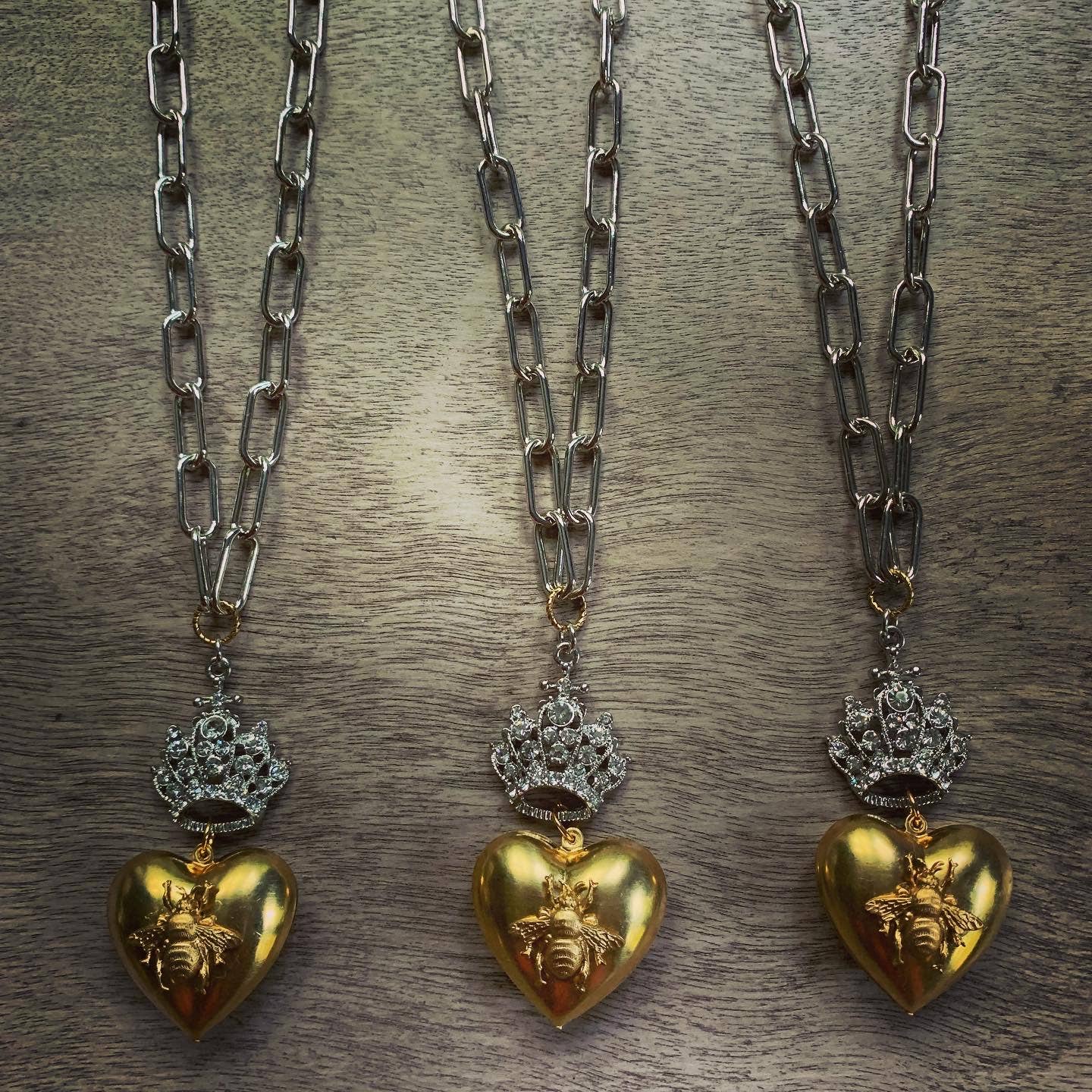 QUEEN BEE NECKLACE