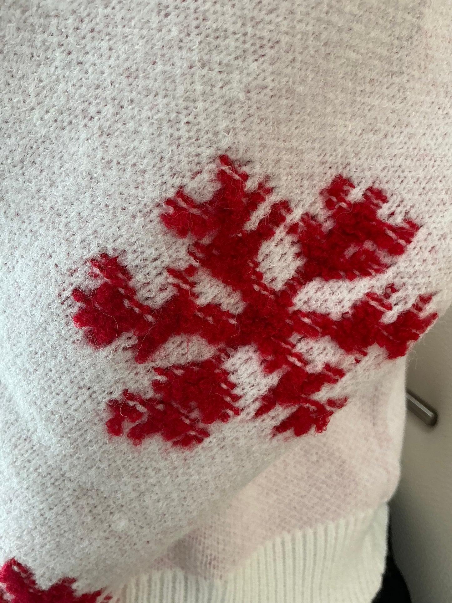 SNOW FLAKE SWEATER