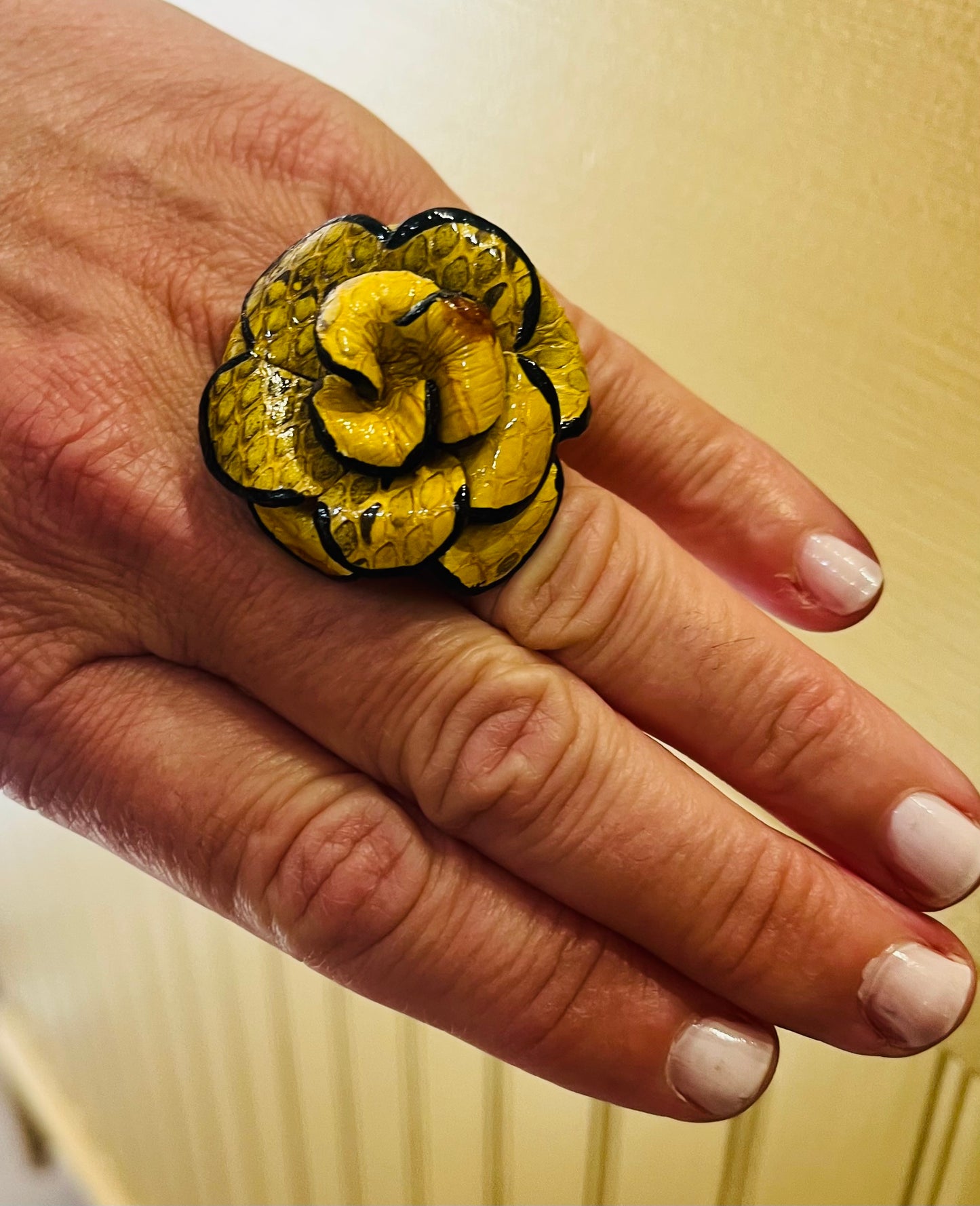 LEATHER FLOWER RING