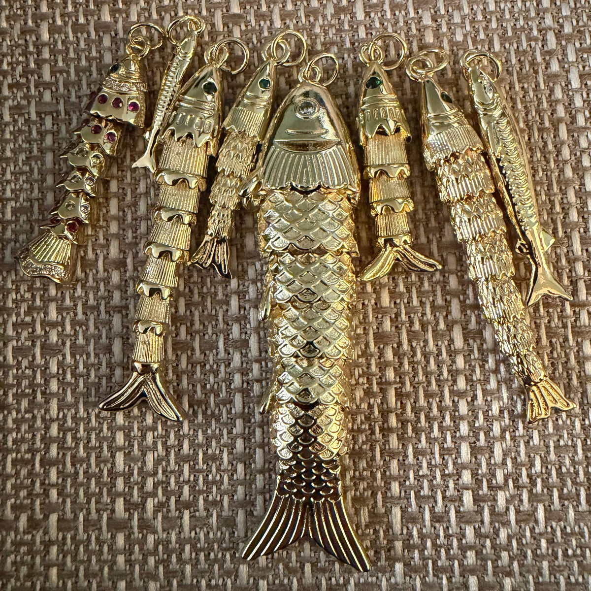 SCHOOL OF FISH CHARM NECKLACE