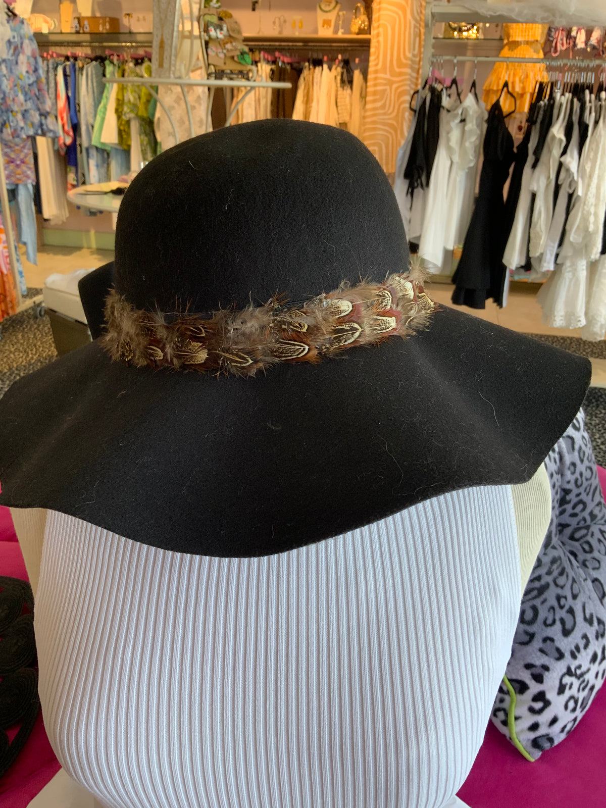 KENSY'S FELT FEATHERED FEDORA HAT