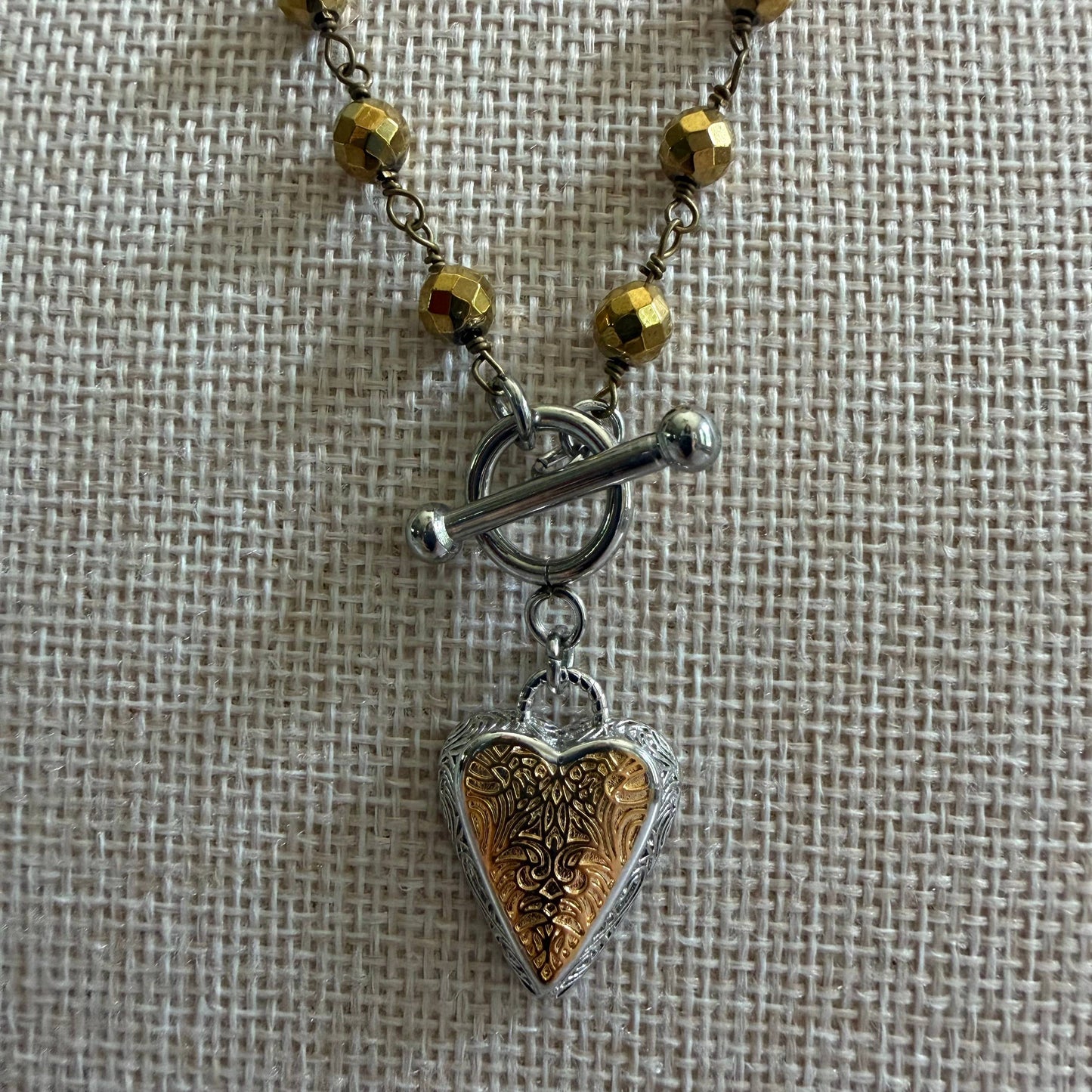 ETCHED HEART TOGGLE NECKLACE