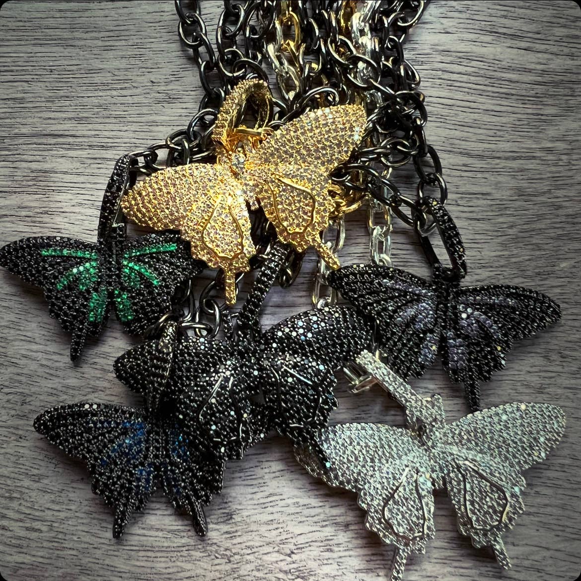 GLITTERFLY NECKLACE