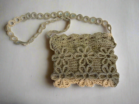 FLOWER CROSSBODY STRAW BAG