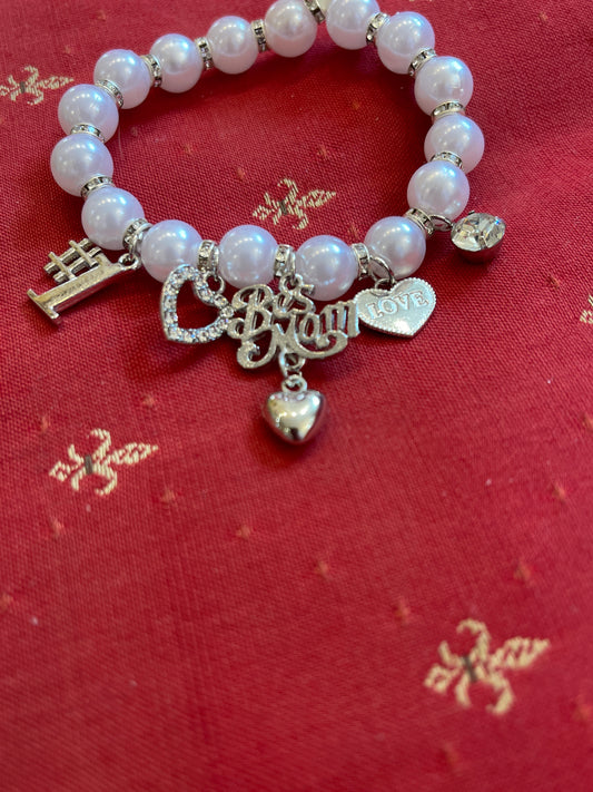 Mom is #1 pearl stretchy bracelet