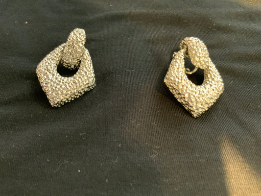 SILVER HAMMERED DROP EARRINGS