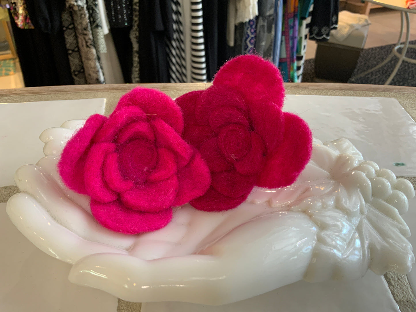 WOOL ROSE PETAL PIN