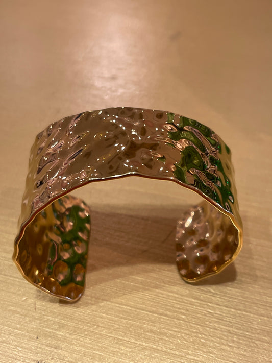 HAMMERED GOLD CUFF BRACELET