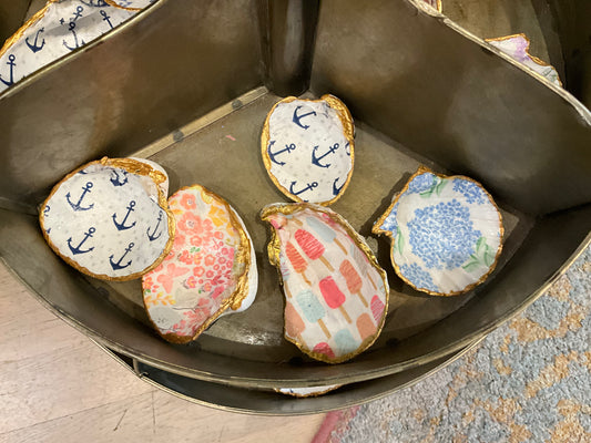 SMALL HANDMADE PAINTED SHELLS