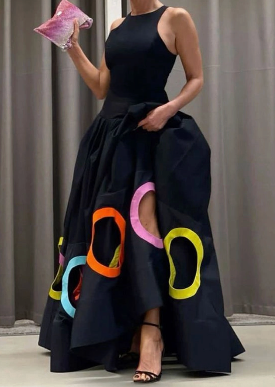 HOLLOW PLEATED SLEEVELESS ROUND-NECK MAXI DRESS