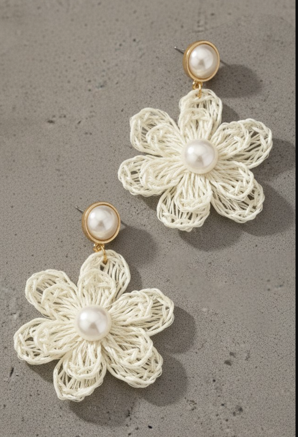 STRAW FLOWER RAFFIA EARRINGS