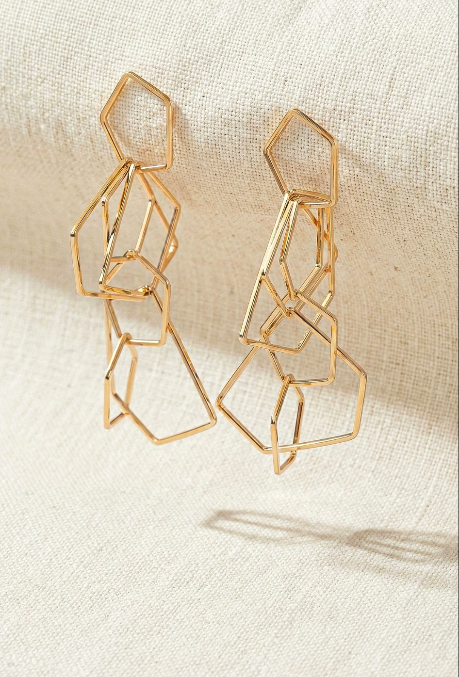 GEO TRIANGLE EARRINGS