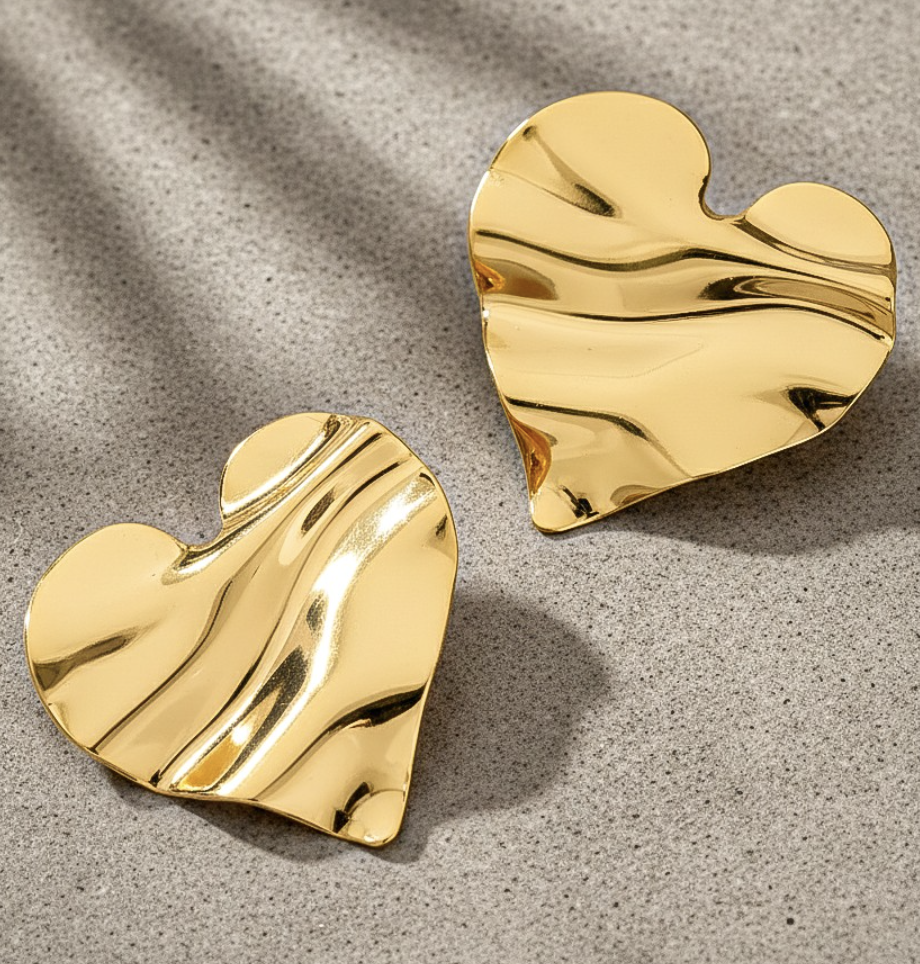 WAVY HEART STUD EARRINGS