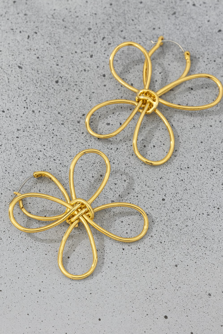 WIRE FLOWER GOLD EARRING