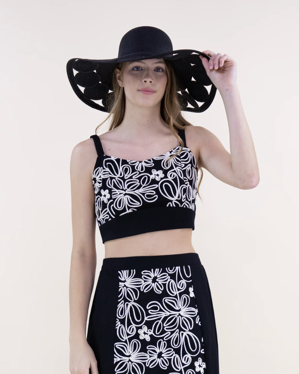 CUT OUT CIRCLE HAT