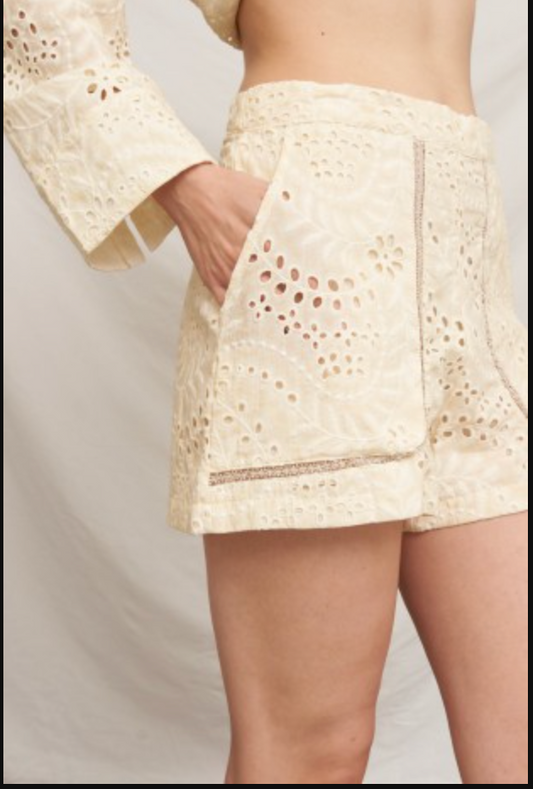 BUTTERCREAM EYELET SHORTS