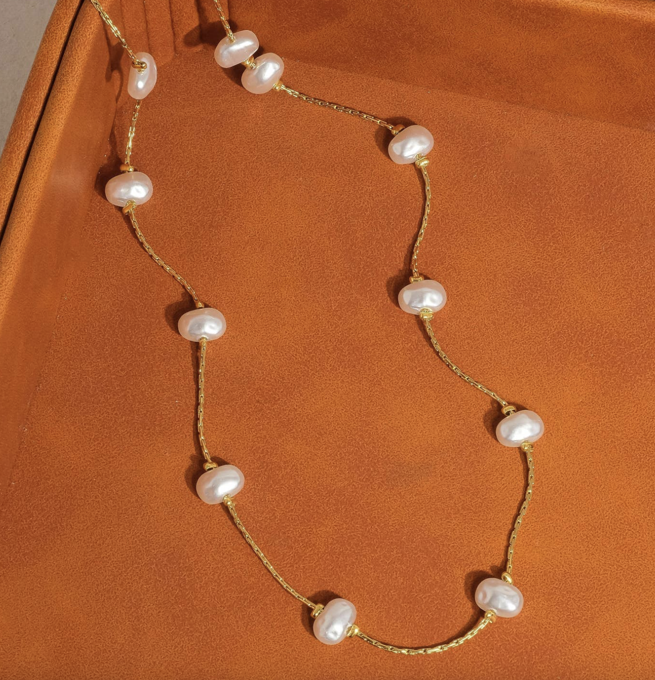 PEARL NECKLESS