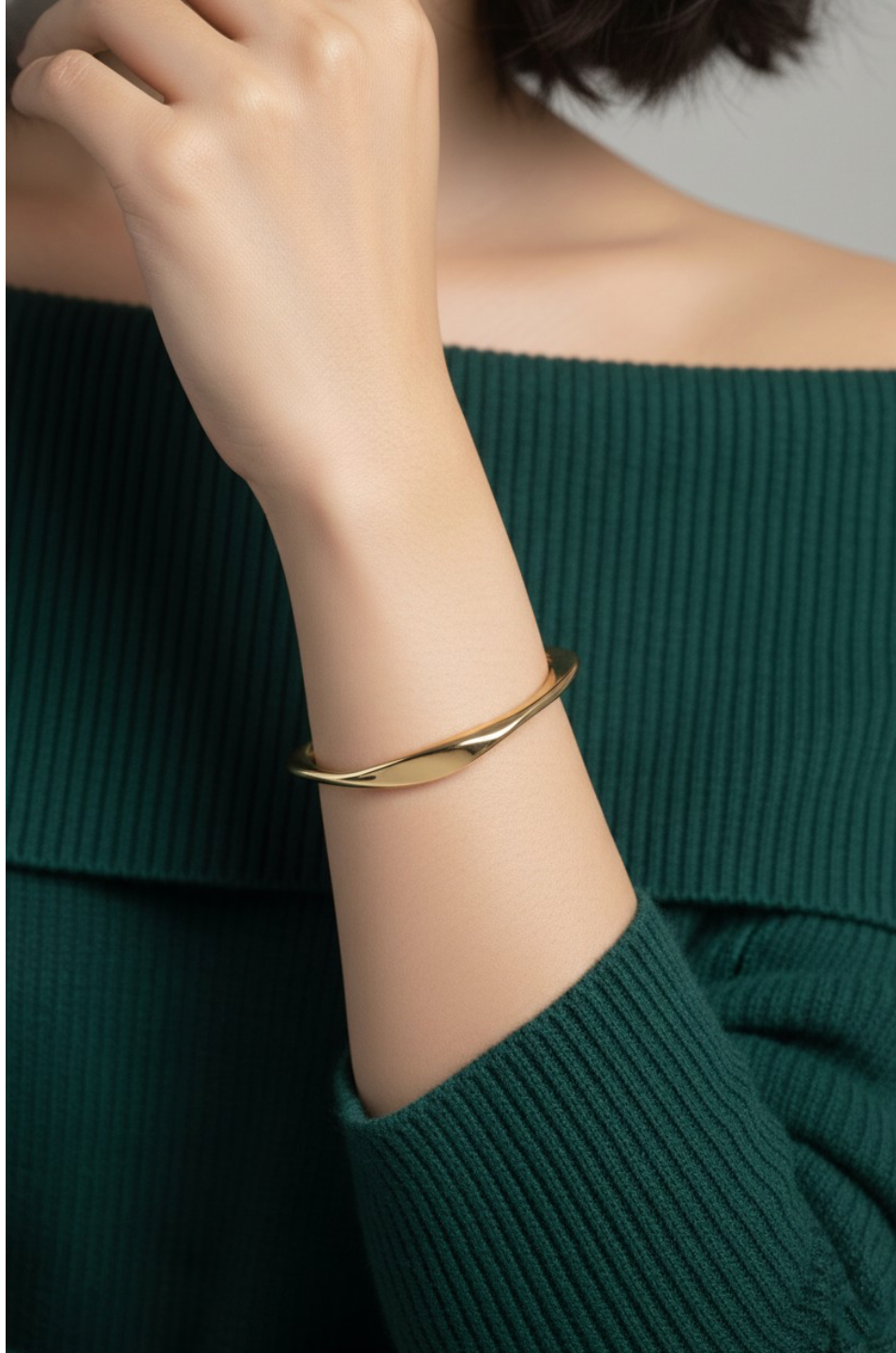 FLUID TWIST BANGLE BRACELET