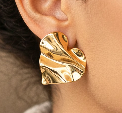 WAVY HEART STUD EARRINGS