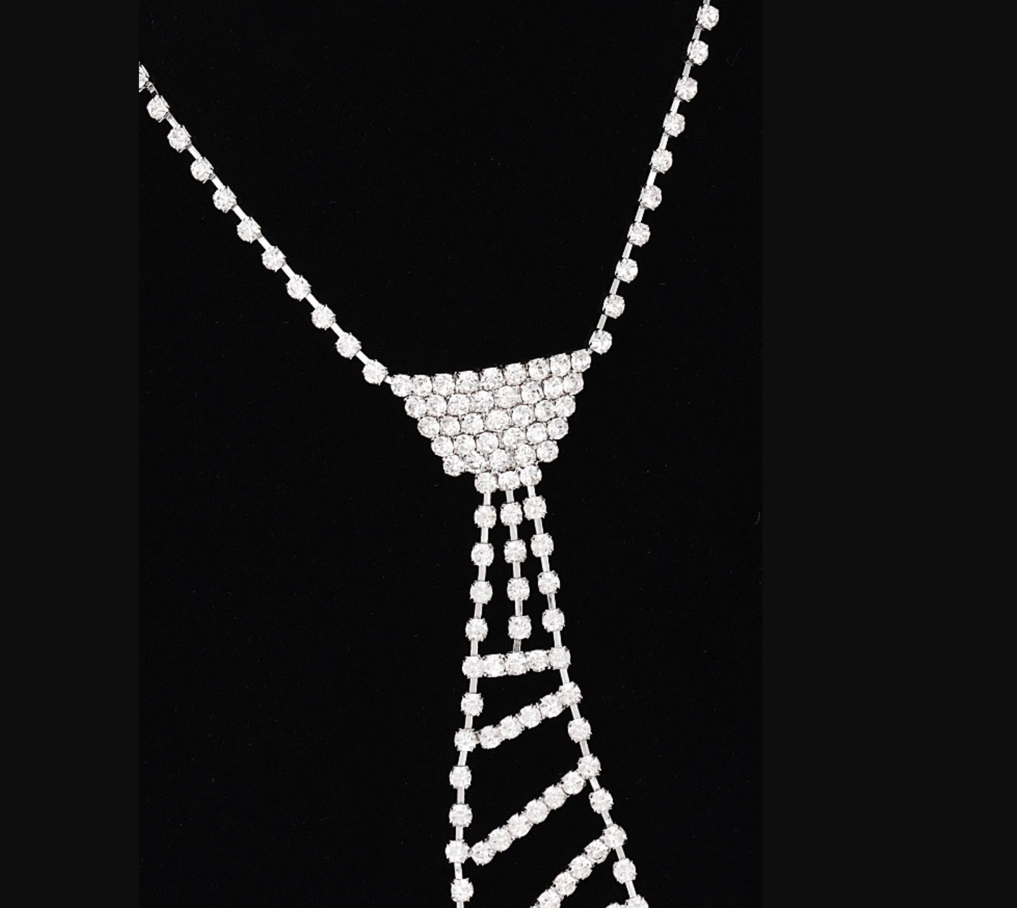 NECKTIE CRYSTAL NECKLACE