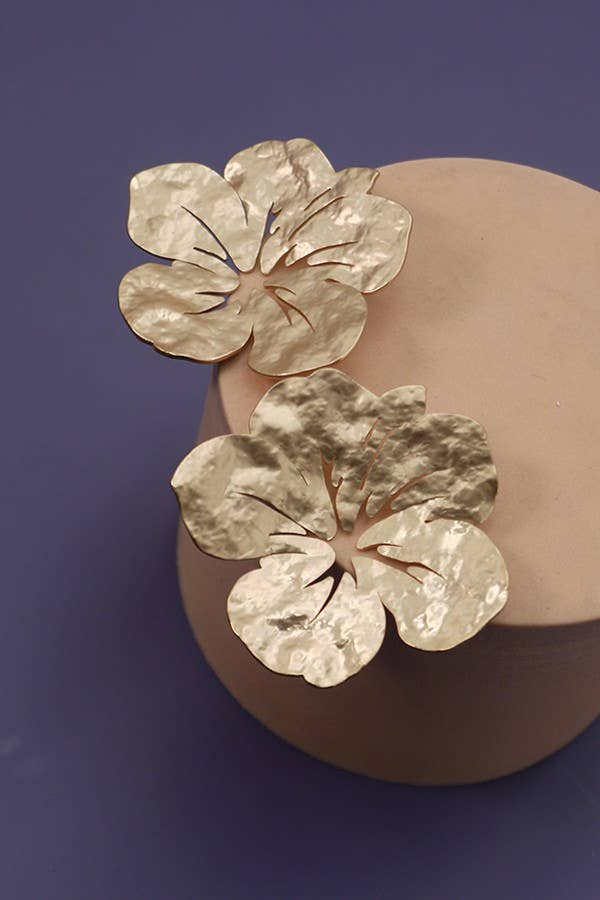 LARGE HAMMARD MATTE FLOWER EARRINGS