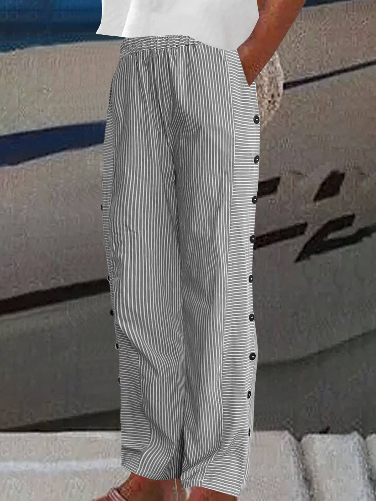 BAGGY STRIPED BUTTON PANTS