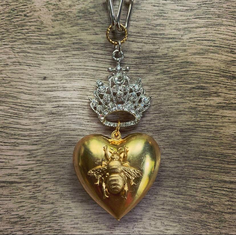 QUEEN BEE NECKLACE