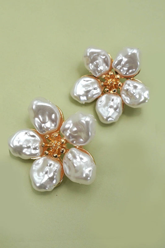 VINTAGE BOLD PEARL FLOWER  STUD EARRINGS