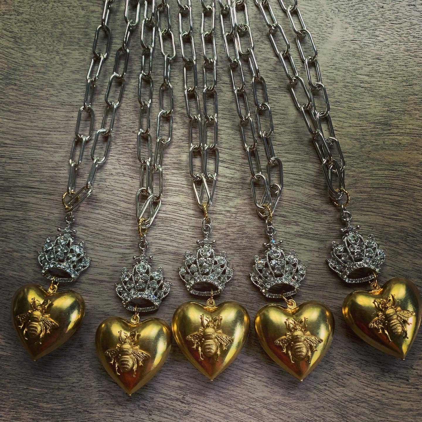 QUEEN BEE NECKLACE